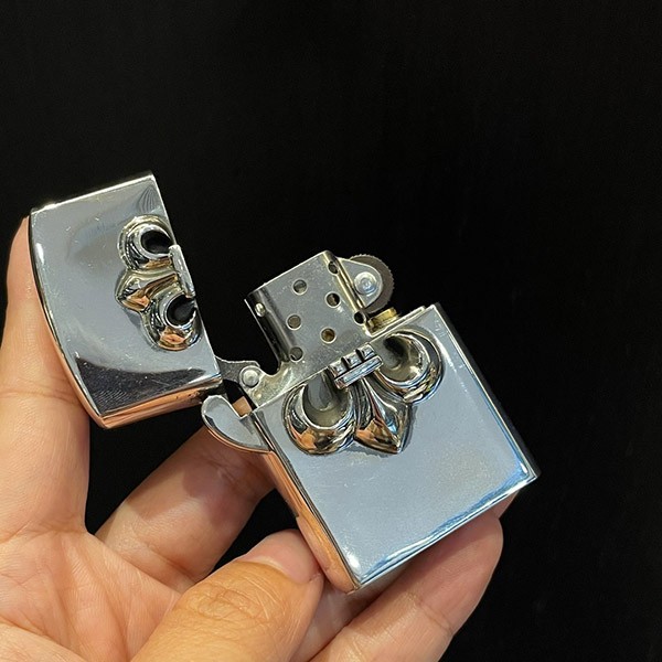 送料無料 クロムハーツ BSフレア ジッポライター 偽物 ZIPPO LIGHTERZ V1 【シルバーライター】 Kud27425