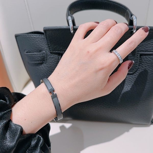 【シンプルでどんな装いにも◎/ギフトに】エルメス ブレスレット 偽物 H703203