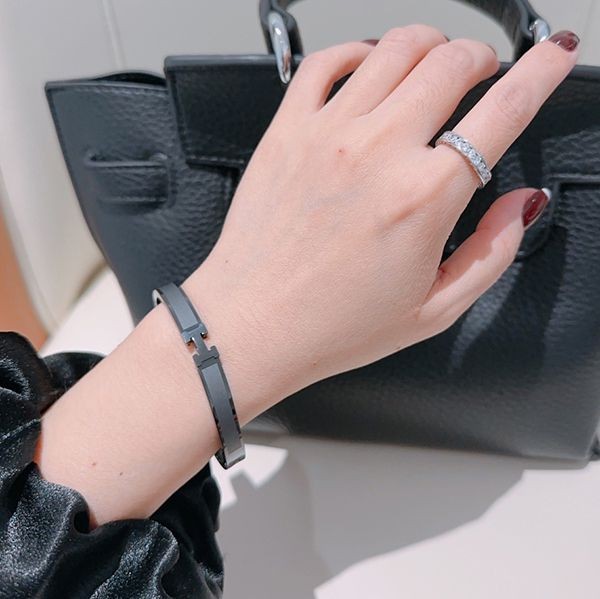 【シンプルでどんな装いにも◎/ギフトに】エルメス ブレスレット 偽物 H703203