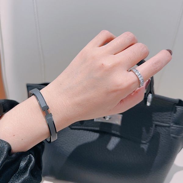 【シンプルでどんな装いにも◎/ギフトに】エルメス ブレスレット 偽物 H703203