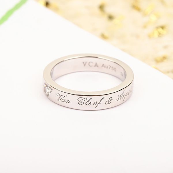 ヴァンクリーフ コピーのオールウェイズ シグネチャー スター 結婚指輪 VCARP7RF00