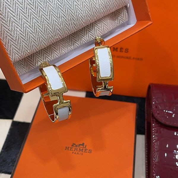 シンプルで可愛い♪エルメス ピアス N級品 オランプ Olympe erz99559