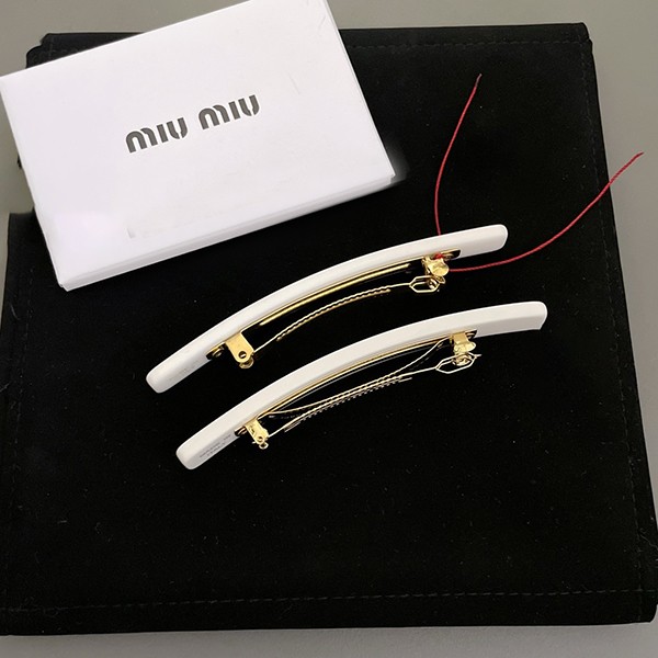 使い勝手良しミュウミュウ☆プレックス レプリカ バレッタ ロゴ付 ヘアクリップ myu71756