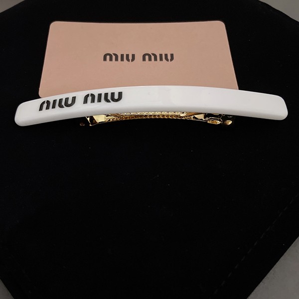 使い勝手良しミュウミュウ☆プレックス レプリカ バレッタ ロゴ付 ヘアクリップ myu71756