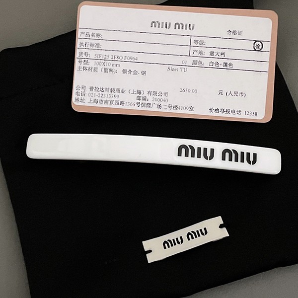 使い勝手良しミュウミュウ☆プレックス レプリカ バレッタ ロゴ付 ヘアクリップ myu71756