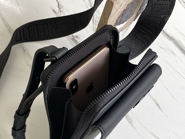 ◆ルイヴィトン ショルダーバッグ 偽物◆タイガ フォンポーチ M57089