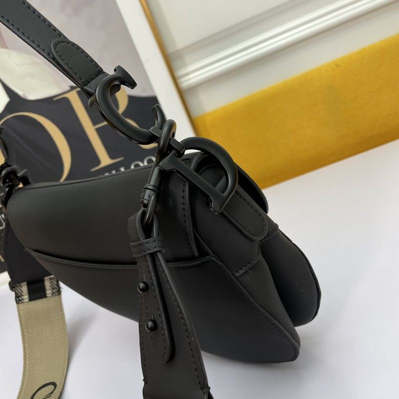 目を惹くカラーディオール ラテカラー サドルバッグ偽物 ウルトラマットカーフスキン M0446SLLO_M989
