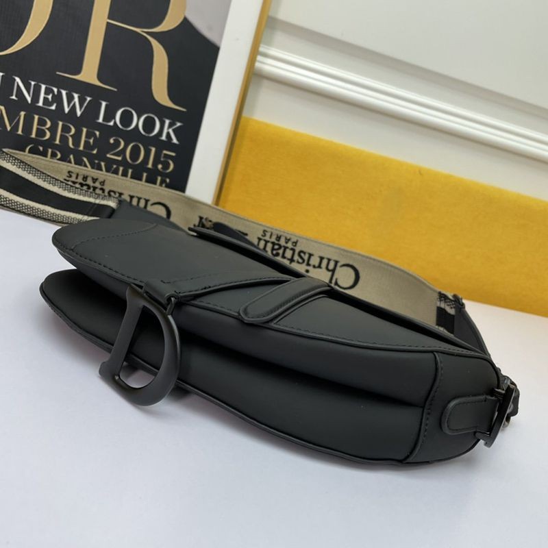 目を惹くカラーディオール ラテカラー サドルバッグ偽物 ウルトラマットカーフスキン M0446SLLO_M989