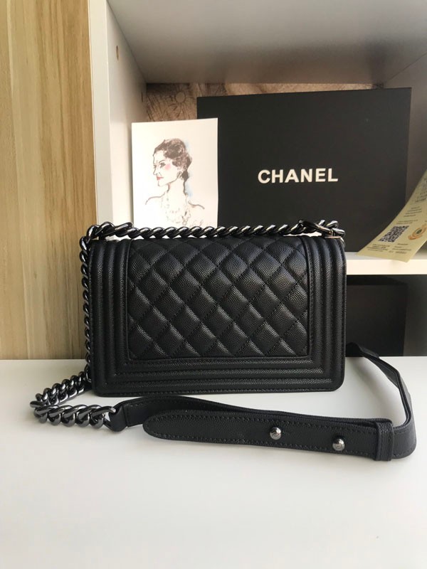 《大人気》シャネル キャビアスキン ボーイ シャネル ショルダーバッグ コピー shp35100