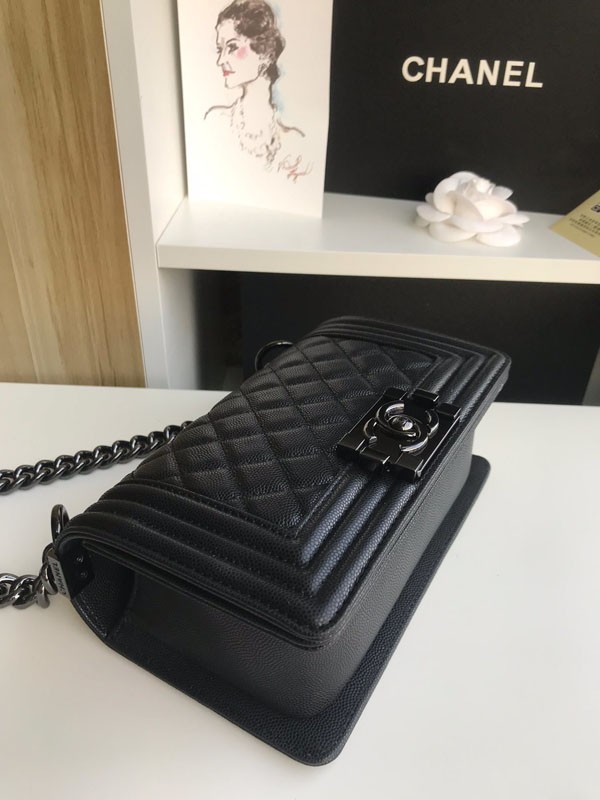 《大人気》シャネル キャビアスキン ボーイ シャネル ショルダーバッグ コピー shp35100