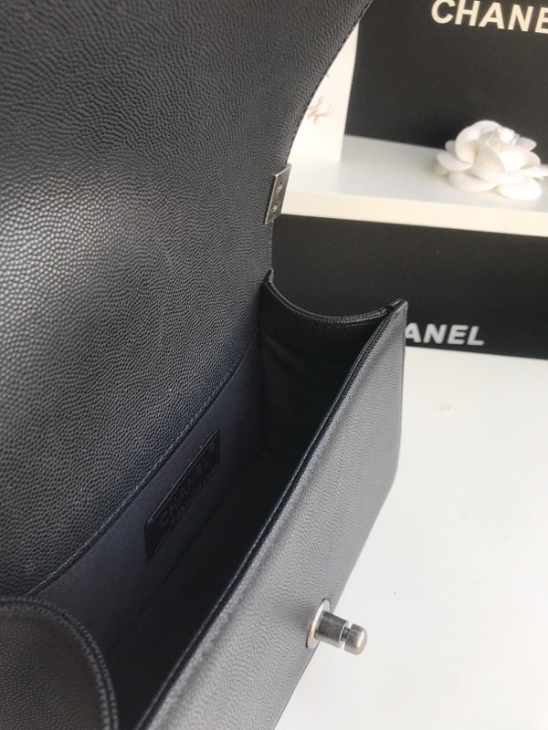 《大人気》シャネル キャビアスキン ボーイ シャネル ショルダーバッグ コピー shp35100