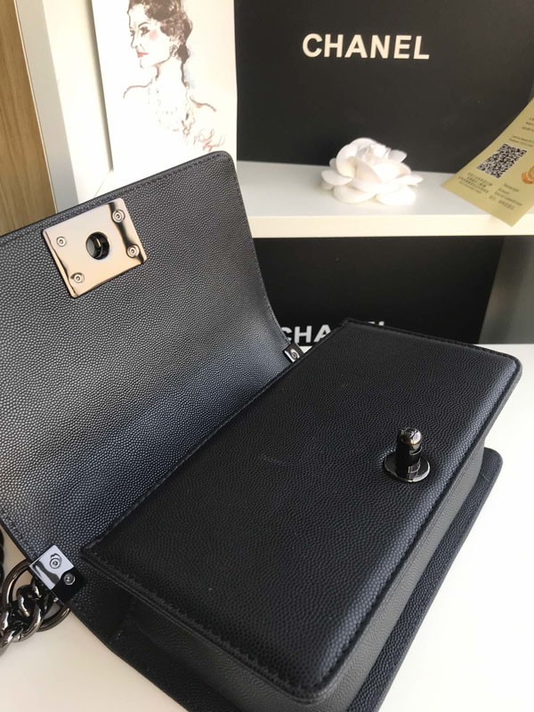 《大人気》シャネル キャビアスキン ボーイ シャネル ショルダーバッグ コピー shp35100