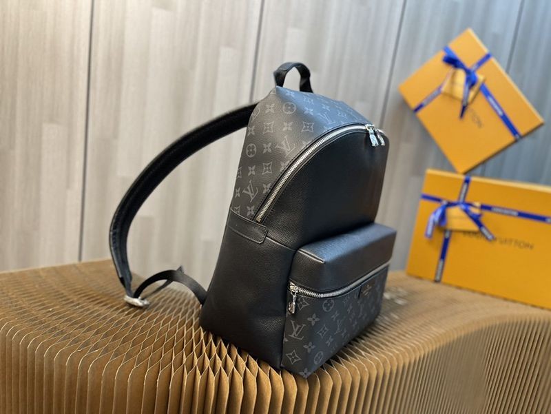 春もの新作ルイヴィトン ディスカバリーバックパック 偽物★タイガ・レザー モノグラム vuj60474