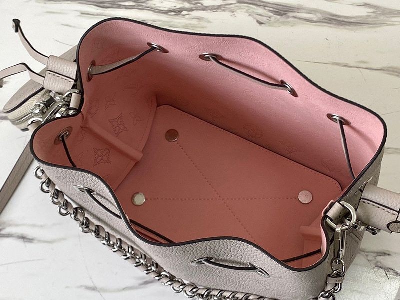 欲しい♡超限定♪ルイヴィトン ベラ マヒナレザー 偽物 ショルダーバッグ★ミストグレー M57536