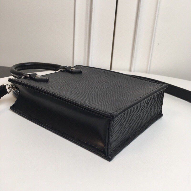 関税負担なしルイヴィトン プティットサックプラ 偽物 エピ★ノワール ショルダーバッグ M69441