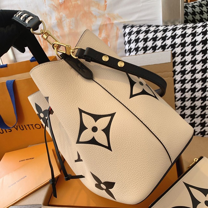★関税/送料込★ ルイヴィトン ショルダーバッグ 偽物 CRAFTY ネオノエMM 2WAY モノグラム M56889