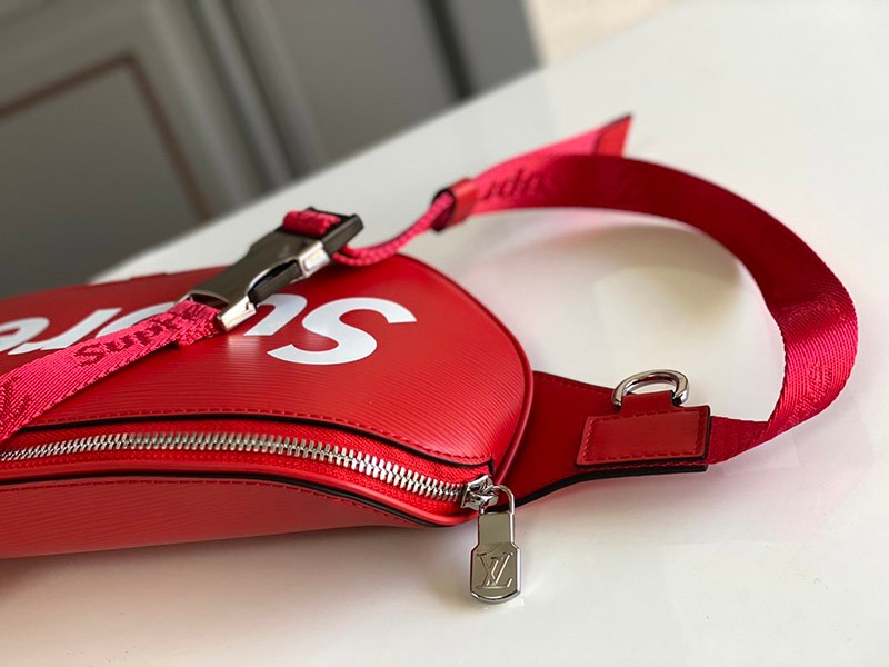 新作 シュプリーム × ルイヴィトン ショルダーバッグ コピー コラボ バムバッグ BUMBAG RED 赤 vur60762