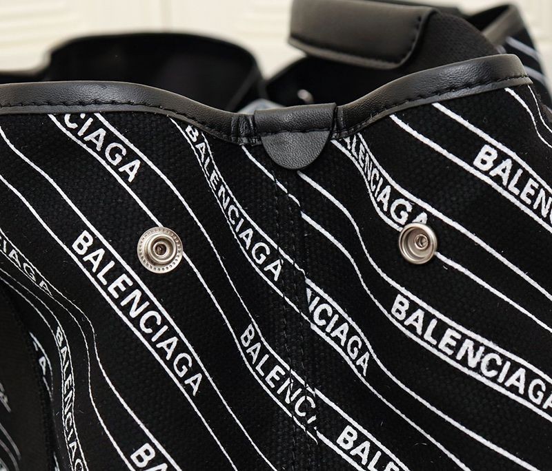 目を惹くカラーバレンシアガ トートバッグ 偽物/NAVY CABAS M ネイビーカバス baz93979