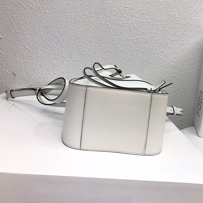 ☆限定☆ ロエベ ハンモック 偽物 ドローストリング ショルダーバッグ 0010365427