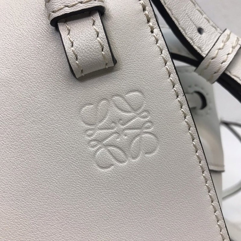 ☆限定☆ ロエベ ハンモック 偽物 ドローストリング ショルダーバッグ 0010365427