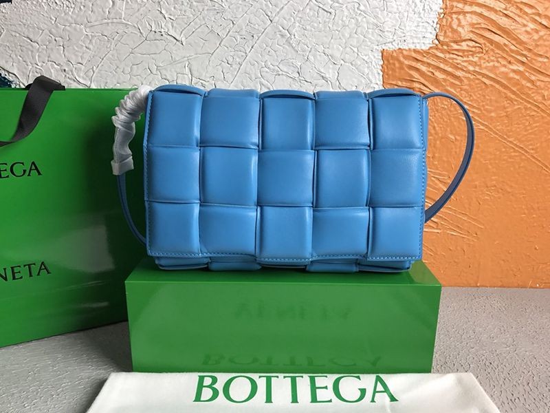 希少色ボッテガヴェネタ パデットカセット コピー ショルダーバッグ ブルー bou77826