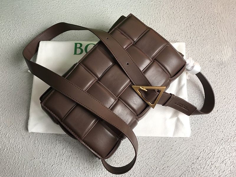 欲しい♡超限定♪ボッテガヴェネタ パデットカセット 偽物 ショルダーバッグ グレープ 591970VCQR15010