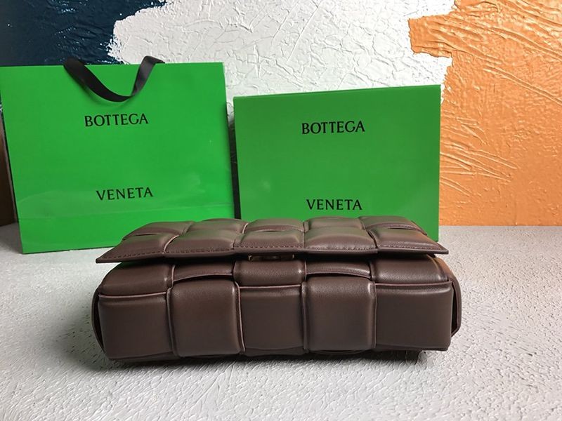 欲しい♡超限定♪ボッテガヴェネタ パデットカセット 偽物 ショルダーバッグ グレープ 591970VCQR15010