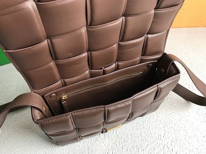 欲しい♡超限定♪ボッテガヴェネタ パデットカセット 偽物 ショルダーバッグ グレープ 591970VCQR15010