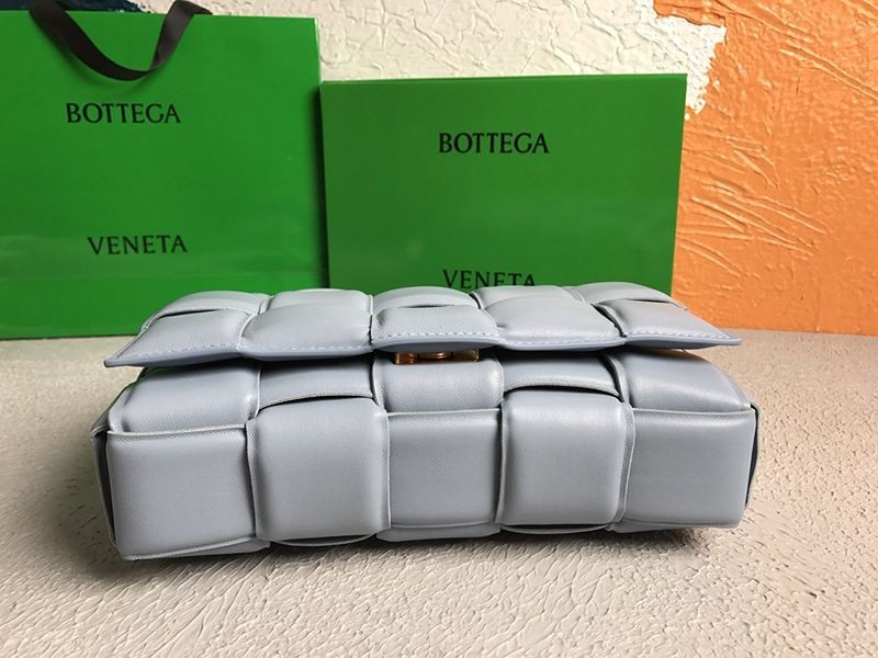 可愛いボッテガヴェネタ パデットカセット 偽物 ショルダーバッグ ムーングレイ bos27294