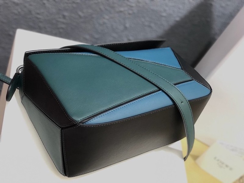 日本未入荷ロエベ パズルバッグ スーパーコピー トリカラー ショルダーバッグ lof73235