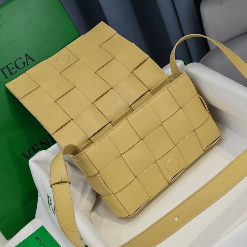 入手困難ボッテガヴェネタ コピー カセット クロスボディバッグ bol94706