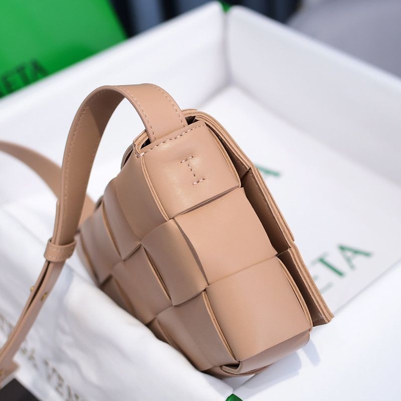 人気No1ボッテガヴェネタ カセット 偽物 クロスボディバッグ box03674