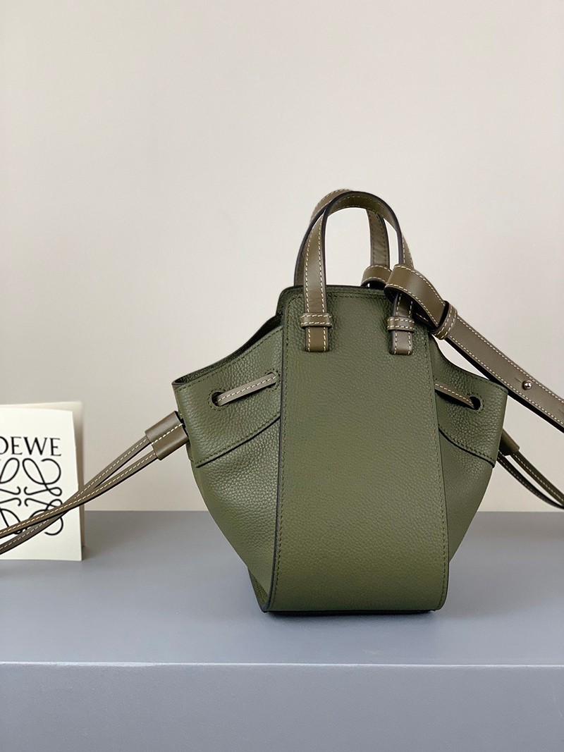 ☆超人気☆ロエベ ハンモック コピー ドローストリング ショルダーバッグ lob92376