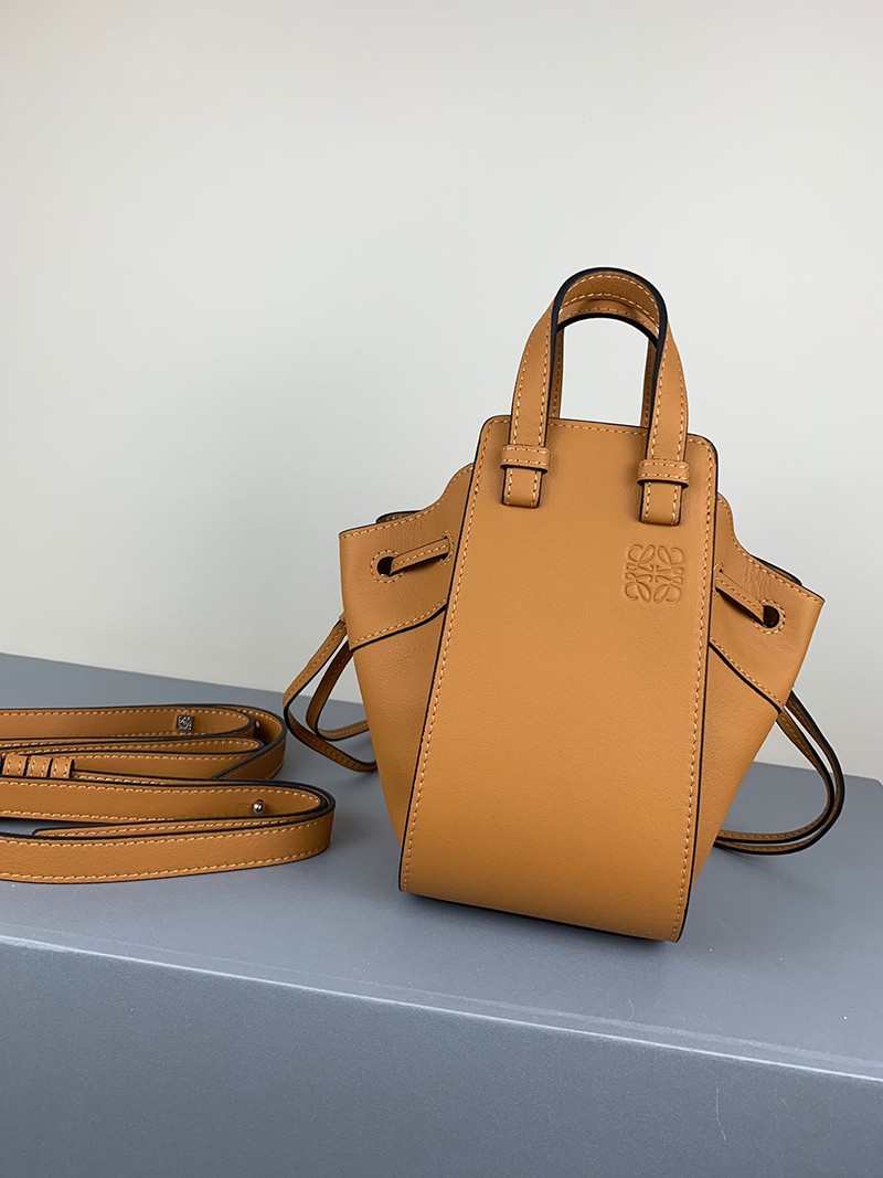 完売必至ロエベ ハンモック コピー ドローストリング ショルダーバッグ lot31315