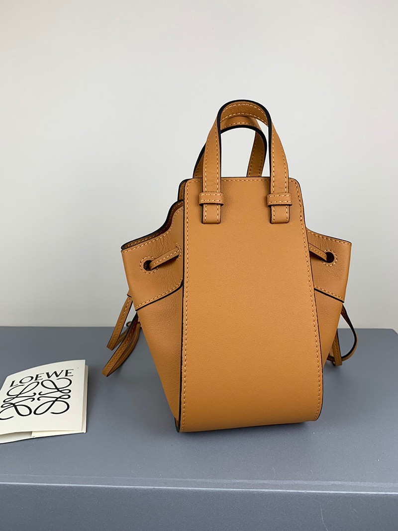 完売必至ロエベ ハンモック コピー ドローストリング ショルダーバッグ lot31315