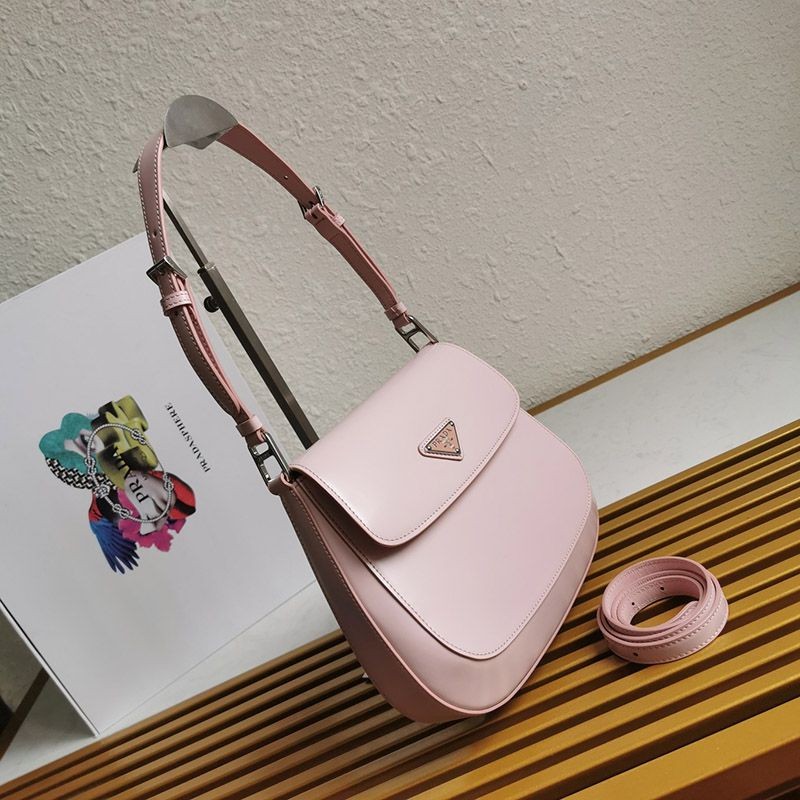 大人気！プラダ★フラップ付きクレオショルダーバッグ 偽物 puo52658