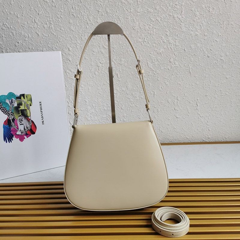 ★日本!!人気！プラダ★フラップ付きクレオショルダーバッグ 偽物 puf06475