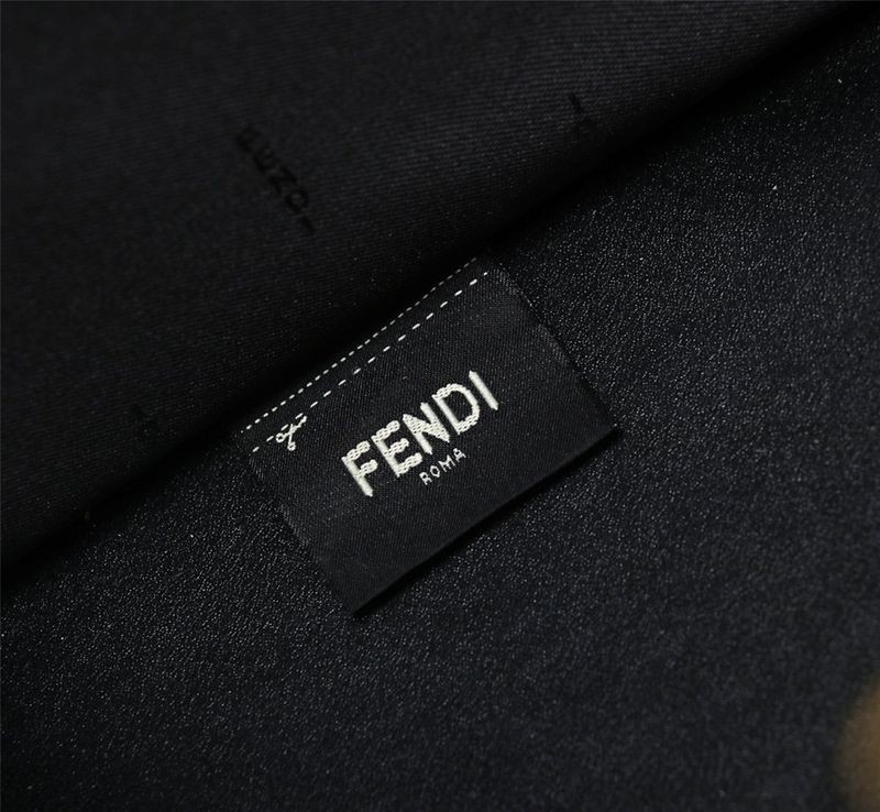 超話題!フェンディ 偽物 サンシャイン レザーショッパーバッグ fep34547