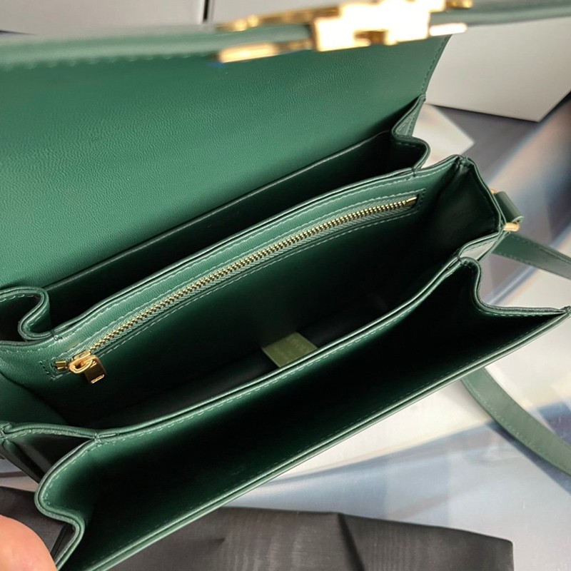 国内発送★セリーヌ ショルダーバッグ 偽物 ティーン トリオンフバッグ Cea32882