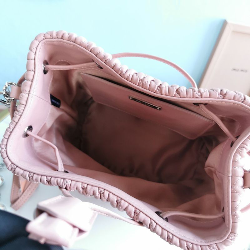 大人気!!新色ミュウミュウ クリスタルチェーン コピー☆キルトバケットバッグ myi42846