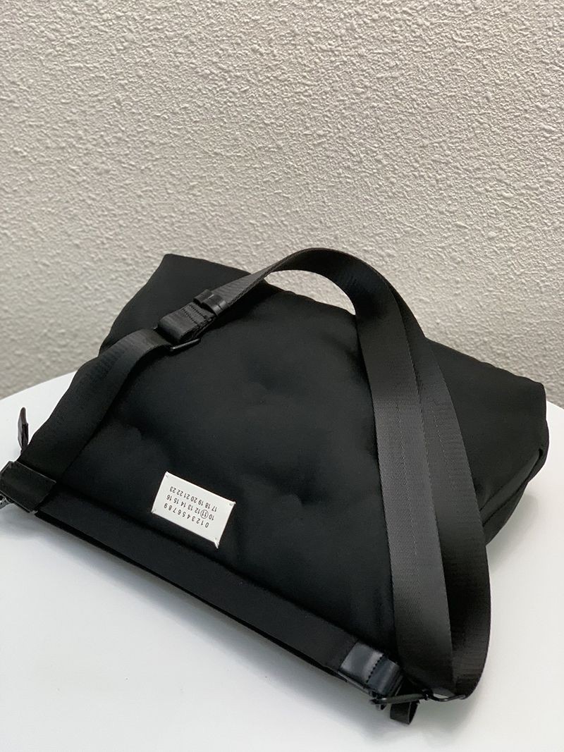 大人気!!新色メゾンマルジェラ グラムスラム 偽物 フラップ チェーンバッグ Mae79504