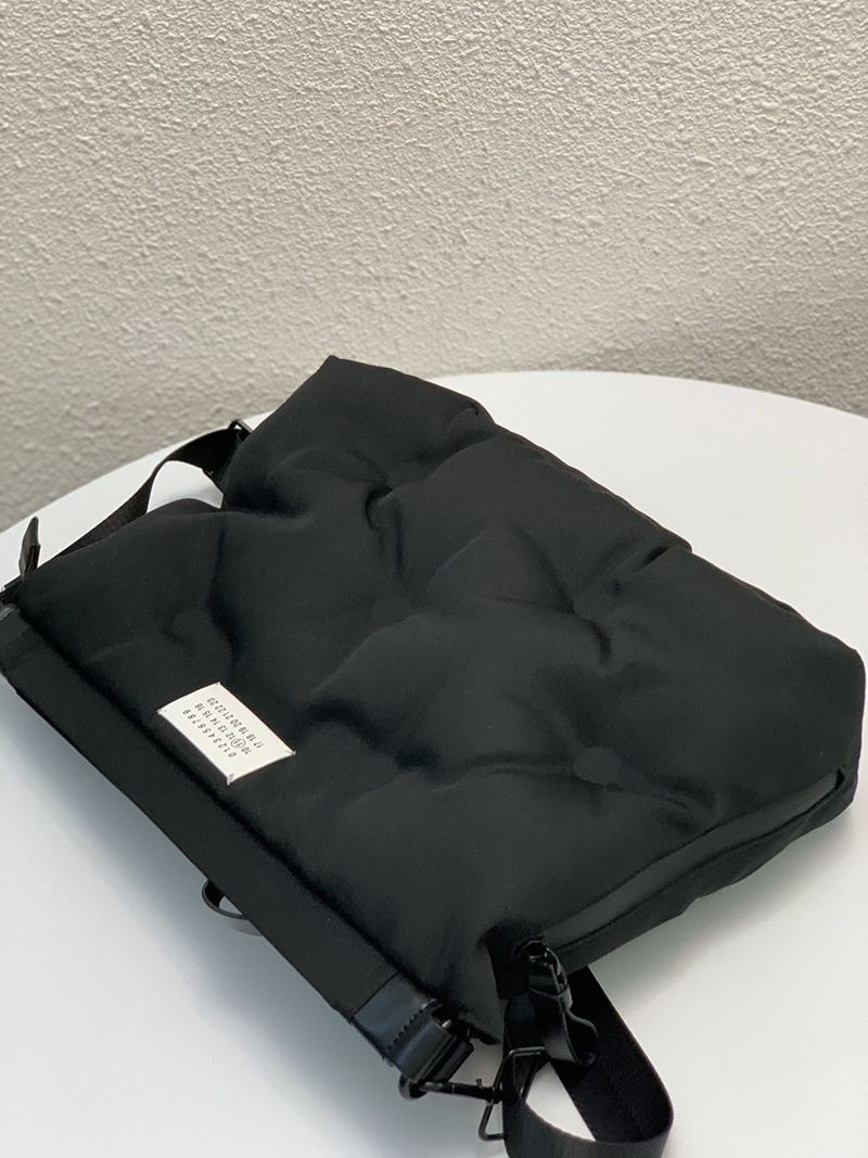 大人気!!新色メゾンマルジェラ グラムスラム 偽物 フラップ チェーンバッグ Mae79504