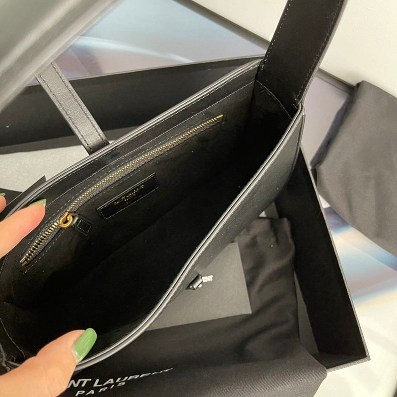 ☆新作21AW☆サンローラン ショルダーバッグ 偽物 ル サンカセット ホーボーバッグ Saz97756