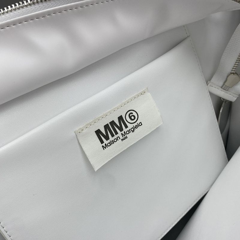 目を惹くカラーエムエムシックス 偽物 トートバッグ 3way ショルダーバッグ Mat16909