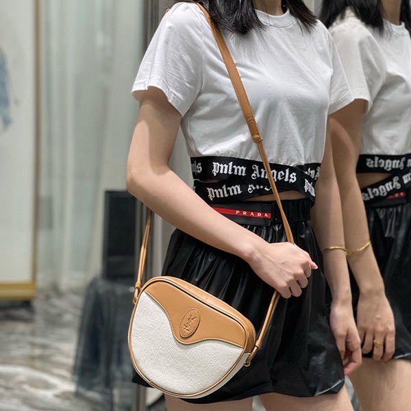 【日本未発売】サンローラン ショルダーバッグ 偽物 YSL モノグラム クールバッグ 67526095G3W9080