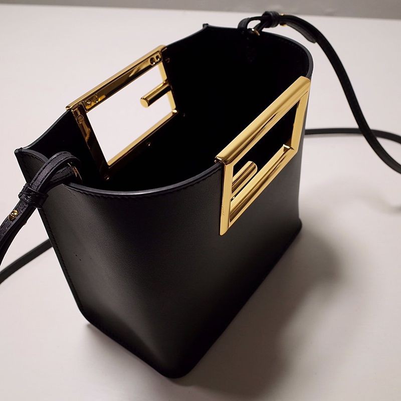 秋冬新作フェンディ ウェイ レザー バッグ 偽物 fep86505