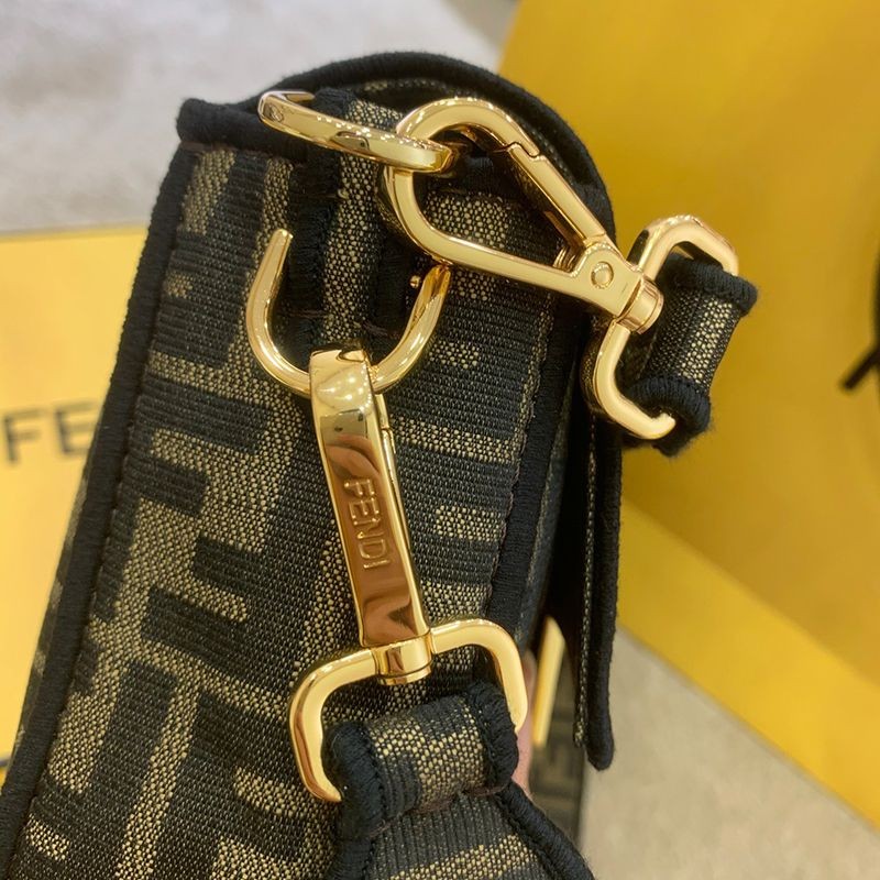 目を惹くカラーフェンディ コピー バゲット ファブリック バッグ fep10487