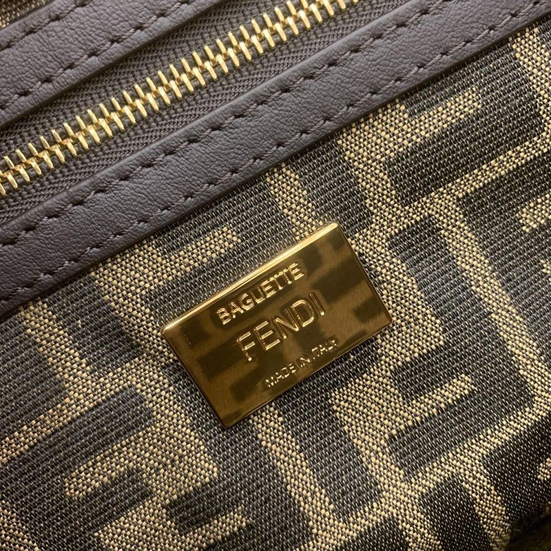 目を惹くカラーフェンディ コピー バゲット ファブリック バッグ fep10487