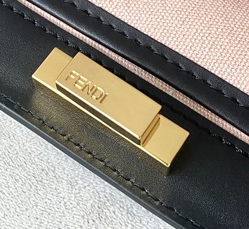 世界中で大人気♪フェンディピーカブー エックストート コピー FFウール バッグ feu42338