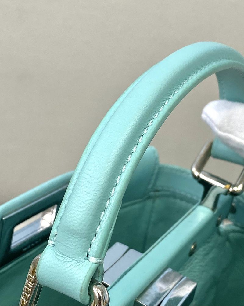 日本未入荷フェンディ ピーカブー 偽物 ミニ レザー バッグ fek30712